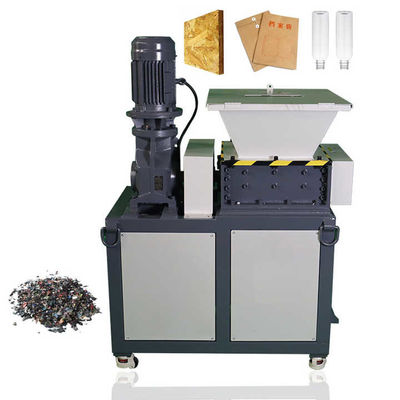 1000 kg/h Machine de concassage à recyclage à double arbre Bouteille en plastique déchiqueteuse mobile