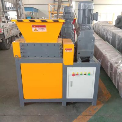 110-130 kg/h Machine de concassage de caoutchouc Machine de déchiquetage de pneus de recyclage de palettes de bois