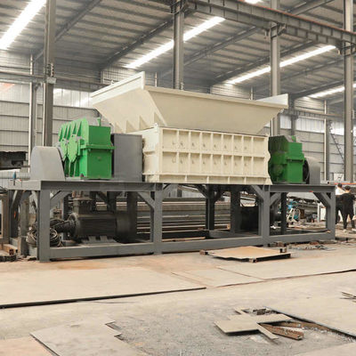 Machine de déchiquetage à deux arbres à couple important pour les déchets métalliques en plastique, en caoutchouc