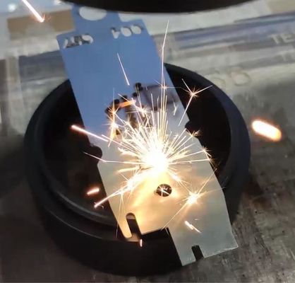 Machine de marquage laser à fibre 3D de 30W 50W 100W Marqueur laser métallique IPG