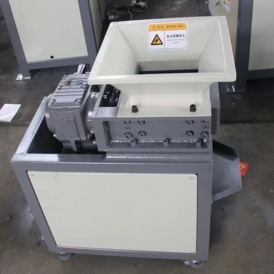 Compact Twin Shaft PCB Board Shredder machine pour les déchets d'acier