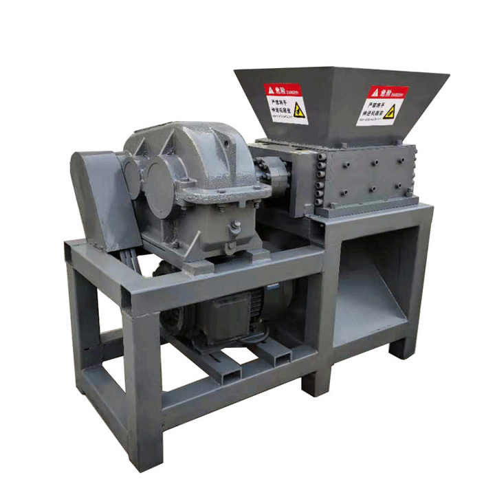 Machine de déchiquetage à double arbre à faible bruit avec grande trémie d'alimentation / lames en alliage à tranchant