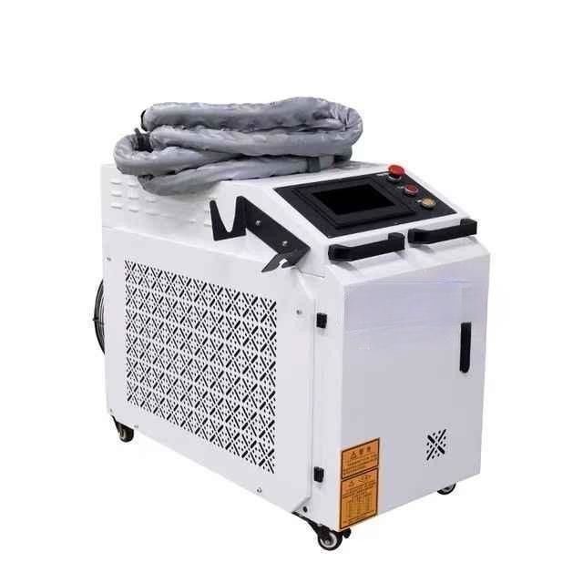 Machine de nettoyage laser à fibre portative 2000W pour le revêtement de peinture rouille pour l'élimination de la poussière d'huile de peinture